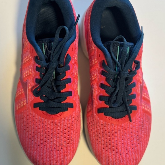 Womans size 8 mizuno wave running shoe - Picture 6 of 9